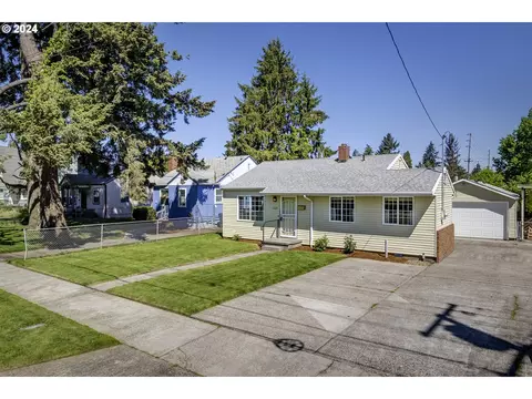 5609 SE Schiller St, Portland, OR 97206