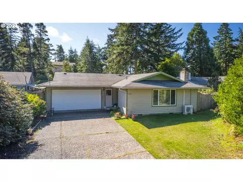 2204 11th St, Florence, OR 97439
