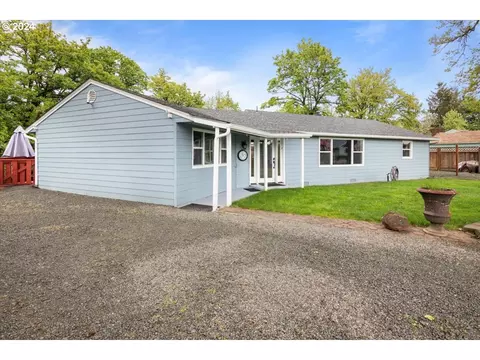 1884 SE Miller Ave, Dallas, OR 97338