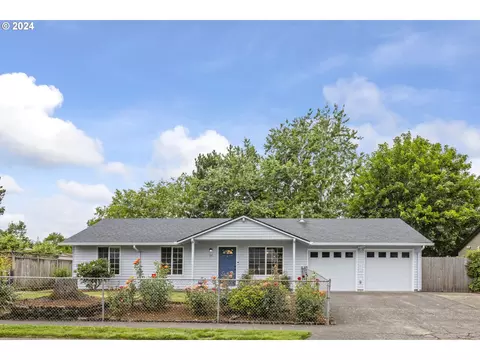25 NE Palmblad Dr, Gresham, OR 97030