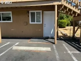1260 10th St #5, Florence, OR 97439