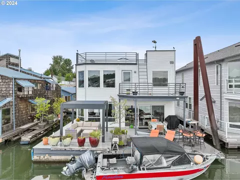 2630 N Hayden Island Dr #19, Portland, OR 97217