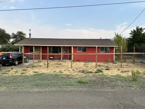 950 B St, Fossil, OR 97830
