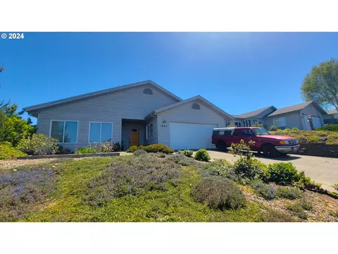 1865 Garfield St, North Bend, OR 97459
