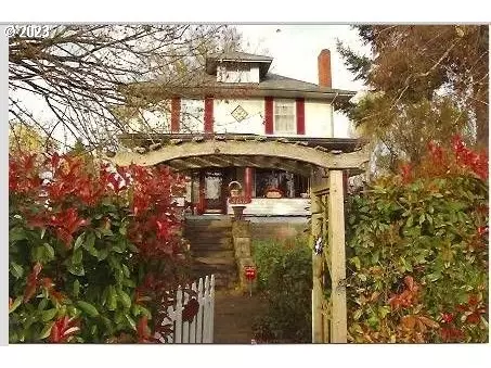 37575 Crabtree Dr, Crabtree, OR 97335 photo 1