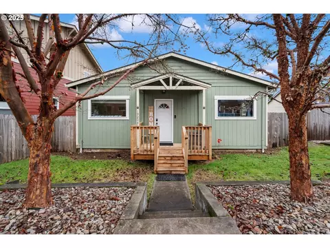 19204 Cokeron Dr, Oregon City, OR 97045