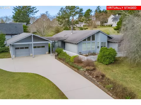 341 Combs Cir, Yachats, OR 97498