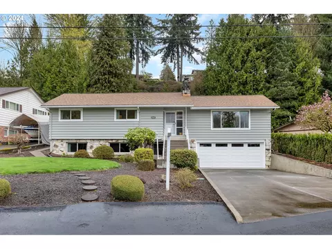 2347 W Hills Dr, Longview, WA 98632