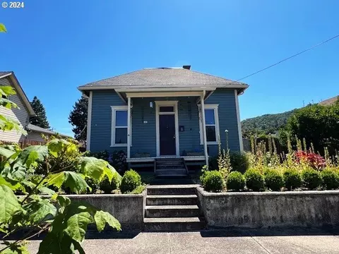 165 SE Mosher Ave, Roseburg, OR 97470