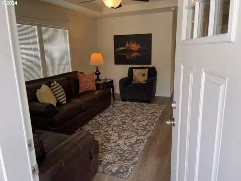 1220 Monmouth St # 13, Independence, OR 97351