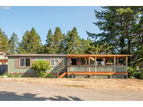 400 Robinhood Ave, Lakeside, OR 97449
