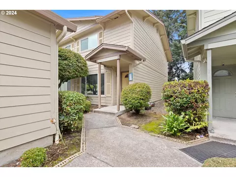 693 32nd St #6, Washougal, WA 98671
