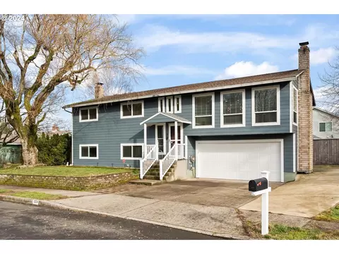 1324 NE Barnes Ct, Gresham, OR 97030