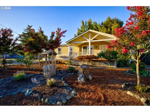 2438 Austin Rd, Roseburg, OR 97471