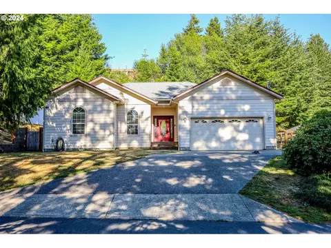 644 9th Ave, Coos Bay, OR 97420