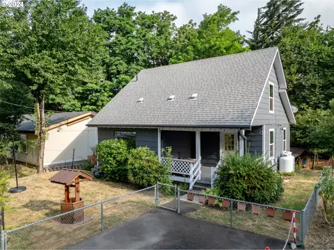 93 SW Ruckel St, Cascade Locks, OR 97014