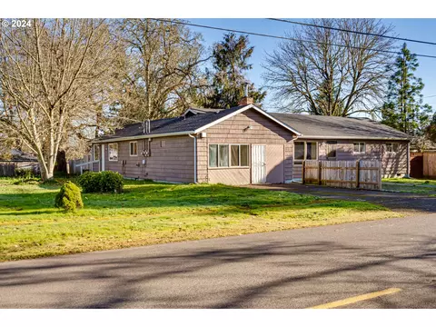 24983 Mccutcheon Ave, Veneta, OR 97487