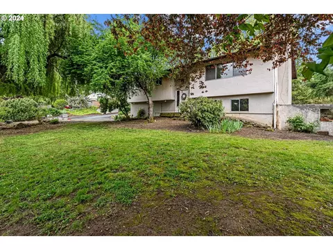 7435 SW Cherry Dr, Portland, OR 97223