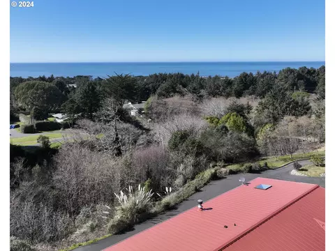 32877 Hillside Acres Rd, Gold Beach, OR 97444