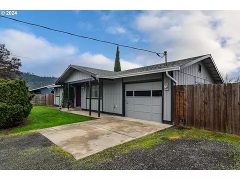 545 SE Gregory Dr, Winston, OR 97496