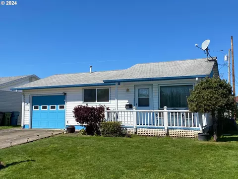 1455 Country Club Cir, Woodburn, OR 97071