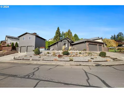 1127 E Pioneer Loop, La Center, WA 98629