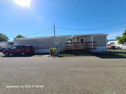 2071 NE Stephens St #G1, Roseburg, OR 97470