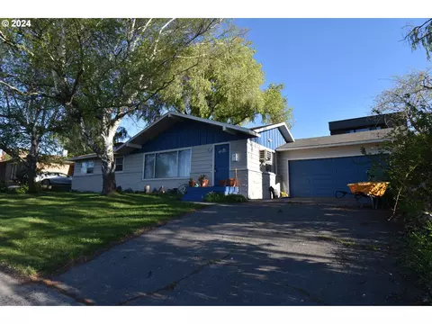 1716 E 11th St, The Dalles, OR 97058