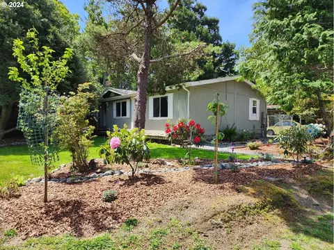 821 Lakeshore Dr, Port Orford, OR 97465