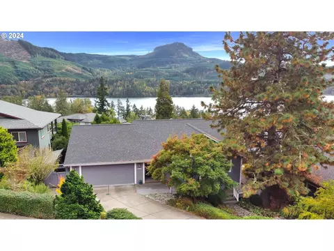 560 E 1st St, Lowell, OR 97452