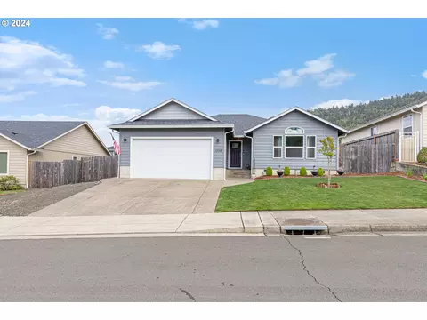 1550 W Basil St, Roseburg, OR 97471