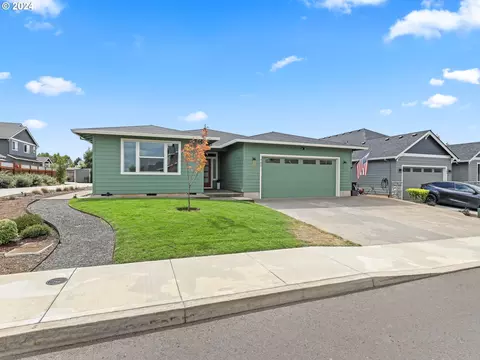 790 E 1st Ave, Estacada, OR 97023
