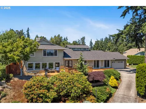 17475 Monticello Dr, Gladstone, OR 97027