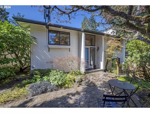 1721 Craigmont Ave, Eugene, OR 97405