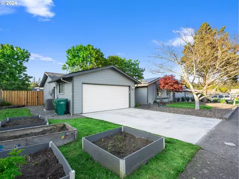 543 SE 17th St, Troutdale, OR 97060