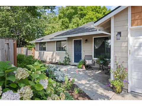 1303 SE 64th Ct, Hillsboro, OR 97123