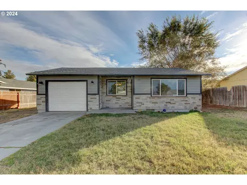 60 Van Buren Dr, Umatilla, OR 97882