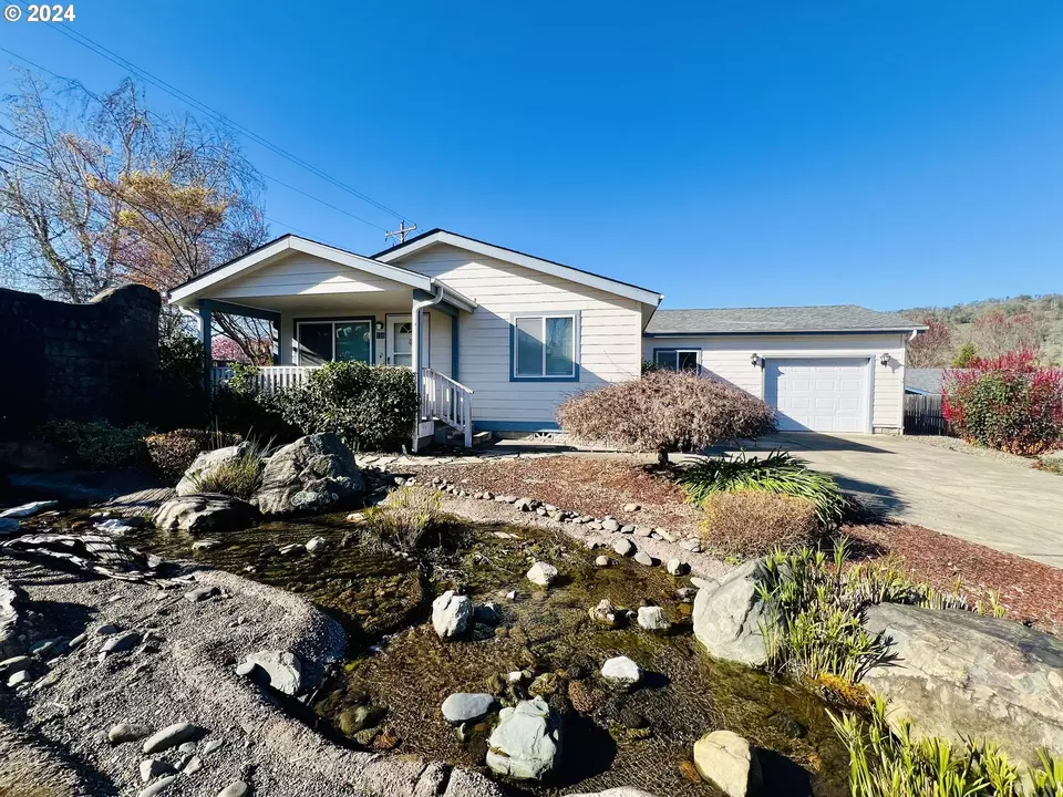  110 Littlebrook Ln, Roseburg, OR 97471 photo 1