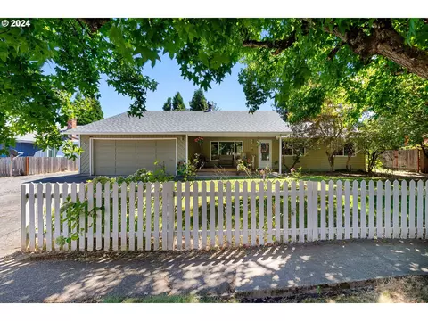 2014 SW 24th St, Troutdale, OR 97060