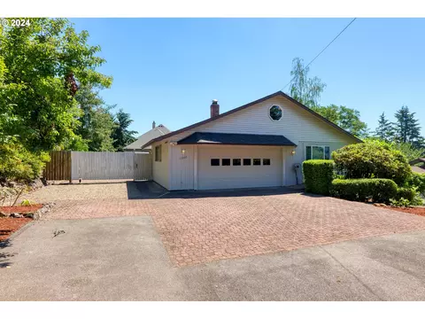 11600 SE Valley View Ter, Happy Valley, OR 97086