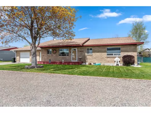 960 E St, Baker City, OR 97814