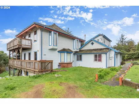 210 9th St, Port Orford, OR 97465