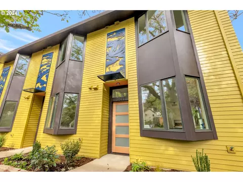 2671 NE Holman St #6, Portland, OR 97211