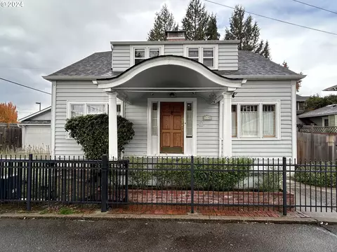 1498 Court St NE, Salem, OR 97301
