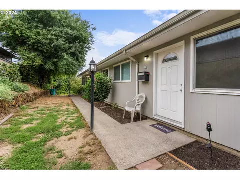 626 N 628 N Watts St, Portland, OR 97217