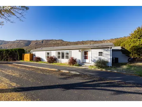 1002 Pomona St, The Dalles, OR 97058