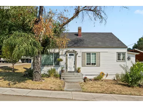 582 NE D St, Willamina, OR 97396
