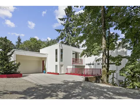 9990 S Riverside Dr, Portland, OR 97219