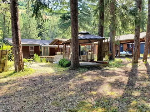 303 Anita Ln, Glide, OR 97443