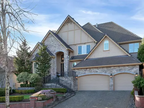 2751 Beacon Hill Dr, West Linn, OR 97068
